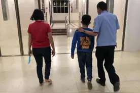 母子切磋数学题发生争吵，11岁儿子负气离家出走，民警帮忙找到图片