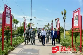 驻马店军分区政委袁冬一行深入永兴镇调研脱贫攻坚工作图片