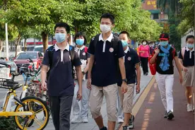 约15万人！珠海中小学第二批学生复学，校方：提醒学生佩戴口罩