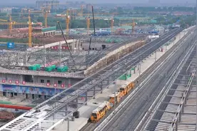 连淮扬镇铁路今年建成通车 扬州高铁站站房主体工程完成图片