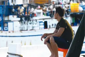 负担不起渔工隔离检疫费 台湾船主在海上流浪不敢上岸图片