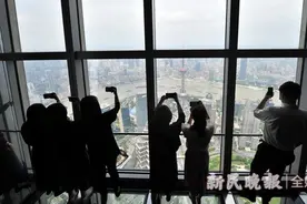 环球金融中心观光厅今恢复开放图片