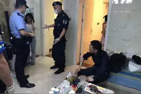 一把菜刀从40楼飞了出来，砸中170多万豪车图片