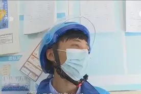 励志！小伙没有右手，戴上义肢送起外卖，用辛劳汗水创造美丽人生视频封面