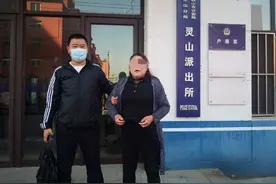 女子搭讪八旬翁 趁机偷走2000多元图片