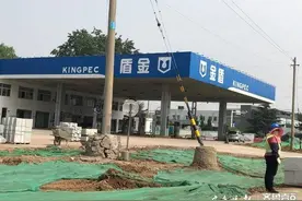 加满油开了六十公里油泵烧了 加油站：车坏了怪加油站，这锅不背图片