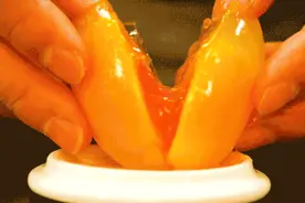 咬一口爆浆流芯，鲜香细嫩！这萦绕舌尖的味道，不愧被爱了百年图片