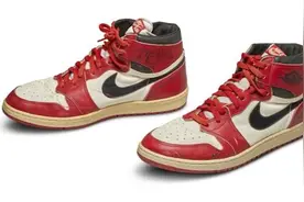 56万美元！乔丹AJ1球鞋打破拍卖纪录视频封面