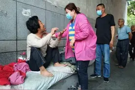 找了六年了！新疆大姐终于和流浪多年的弟弟在慈溪会面图片