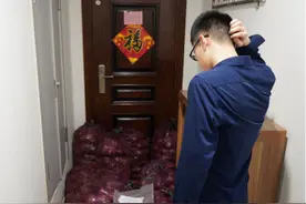 女孩送一吨洋葱要呛哭前男友，前男友：没哭，转手卖了1000多块图片