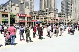 上下学，家长接送不聚集这些学校有妙招图片