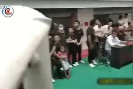 视频 | “太极大师”与业余选手约战成闹剧，俱乐部：非刻意策划视频封面