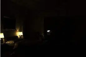 女子凌晨2点醒来，发现卧室里多了个陌生男人…图片