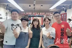 520，新湖南小姐姐与4位援鄂护士重聚火锅店图片