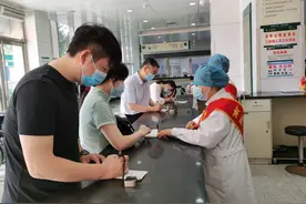 南阳市32家医院新增停车位1000多个，公厕改造增设便民设施“创文”让市民就医舒心又便捷图片