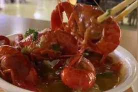 高校食堂推9元小龙虾，一份半斤重视频封面