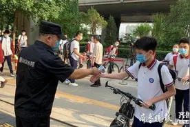 济南32万余名学子正式返校！开学第一课聚焦爱国教育和心理辅导图片