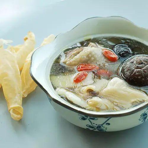 适合夏季的花胶食疗 2026年适合夏天喝的花胶汤