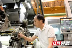 武陵优秀科技工作者①丨李小平：“做好烟机”的“老嘴机”图片