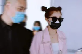 真公主！虞书欣穿“睡衣”走机场，全身行头被扒值10万真公主图片