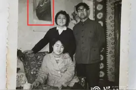 三幅画挂墙上搬家未取走，盼望能寻回外公的遗作图片