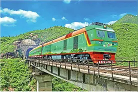 网红小火车7053次列车：山东仅存绿皮慢火车 跑通乡村振兴路图片