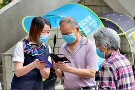 工行绵阳科学城支行开展征信业务广场宣传图片