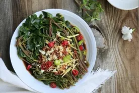 阳光正好，喝酒还可以配点马齿苋图片