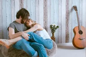 夫妻关系有两种：一种叫凑合，一种叫余生图片