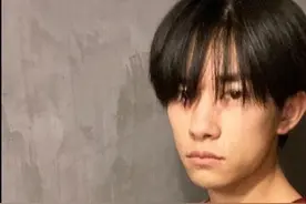 有味了！易烊千玺六一晒照 端脚盆邀请大家泡脚图片