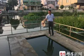 他闻讯飞奔出门救出落水村妇，多年前还曾在这救了一名孩子图片