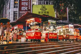 “地摊经济”火爆，多地政府与企业密集出台地摊扶持政策图片