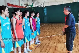 广西女篮开展复训后首次训练公开课 专家现场指导图片