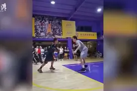 打篮球的独臂少年找到了！面对走红，他的爸爸这样说……图片