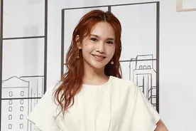 杨丞琳穿白裙清纯可人 瘦身六公斤否认怀孕图片