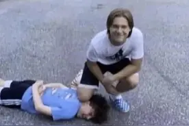 三观震碎，国外竟有人在玩这种挑战图片