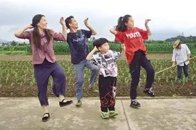 温州这对农民夫妻田间即兴起舞，获赞上千万，背后故事令人感慨图片
