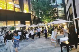 郑东新区首批夜经济示范点开张 郑州探索合法摆地摊最佳方案图片