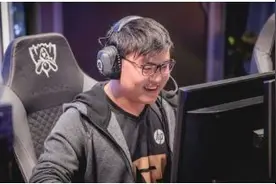 23岁电竞选手Uzi因病退役：越来越多年轻人患上“老年病”，别等失去健康才醍醐灌顶图片