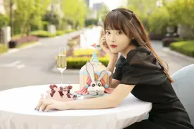 ANGSI昂司倾情打造兔子牙同款儿童节蛋糕图片