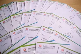 别人家的！高校老师给全班学生手写“情书”图片