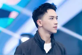 许魏洲六一晚会献唱《你的答案》致敬一线工作者图片