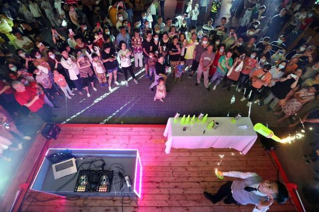 美酒、烧烤、灯光秀，上海虹口区的夜生活，这里风景特别好……