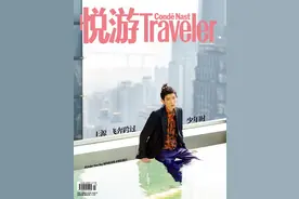 王源复古小辫造型登封 潮酷少年穿行重庆大街小巷图片