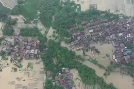 航拍清远灾情一线：部分民房变水中孤岛，受困村民被紧急转移视频封面