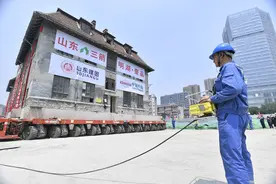 影像力｜直击济南2600吨百年老建筑平移全过程 70余分钟“行走”76米安新家图片