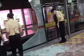 广州公园前地铁站屏蔽门爆裂，同类事故近年较少见图片