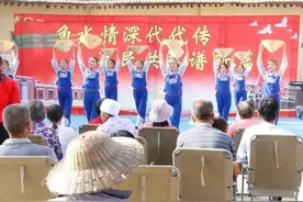 铜川市群艺馆和武警铜川支队举办脱贫攻坚主题慰问演出图片