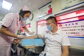 江苏泰州：无偿献血 奉献爱心图片