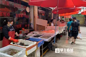 昆明部分超商餐馆下架三文鱼 海鲜市场仍在售却无人问津图片